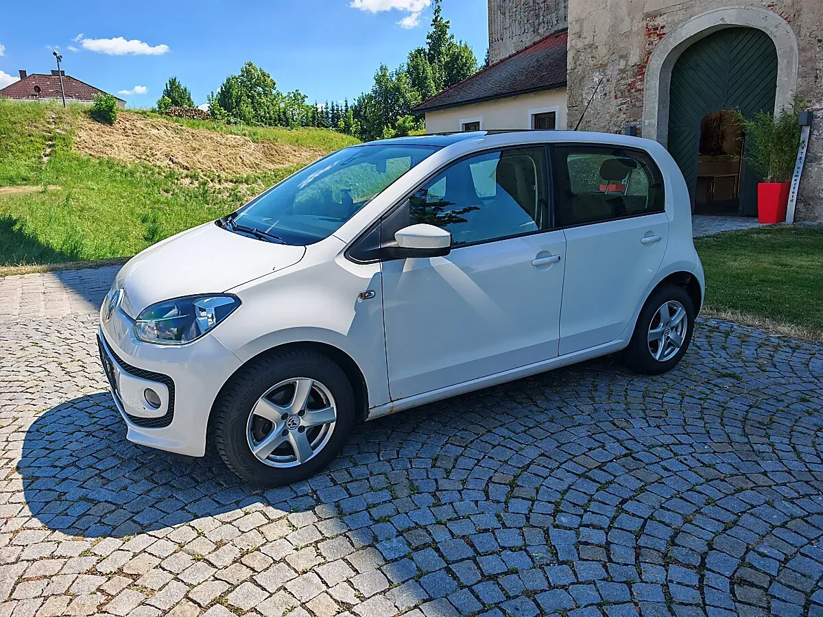 Volkswagen Up 2013 photo 2