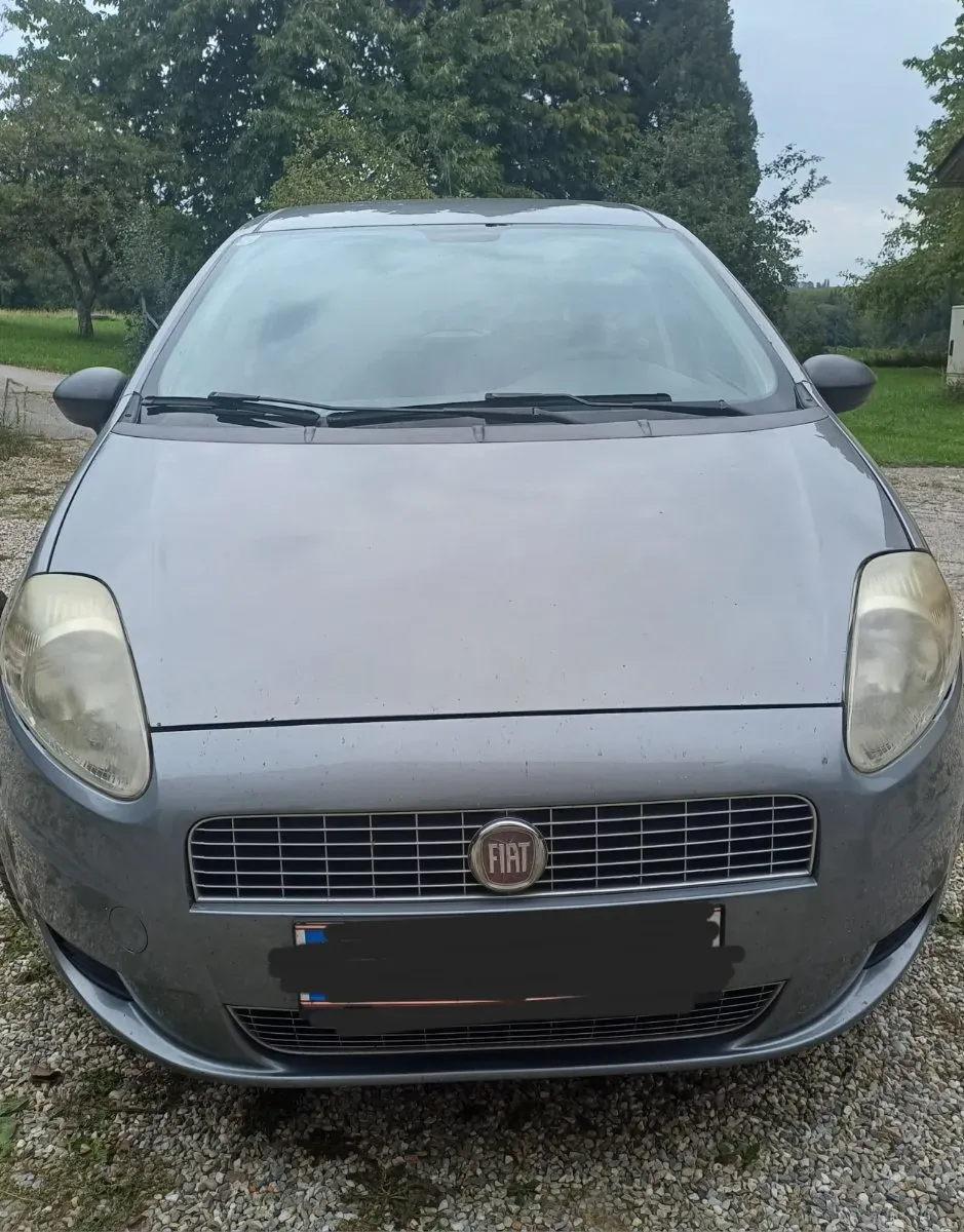 Fiat Punto 2009 photo 2