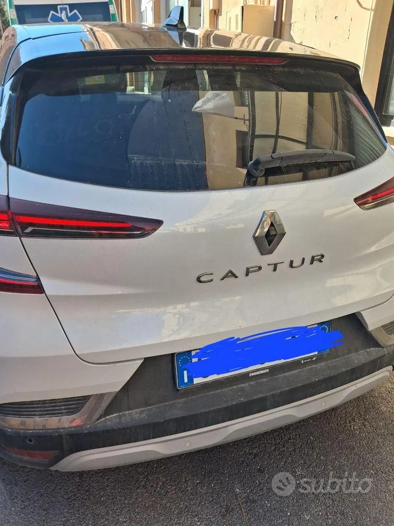Renault Captur 2023 photo 2