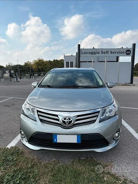 Toyota Avensis 2013 photo 2