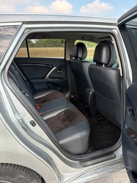 Toyota Avensis 2013 photo 5