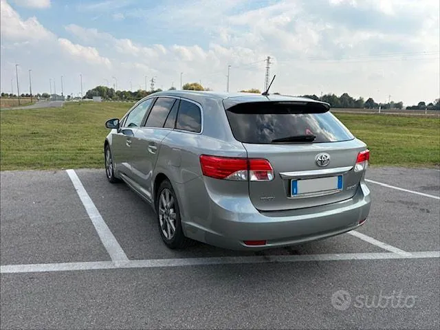 Toyota Avensis 2013 photo 3
