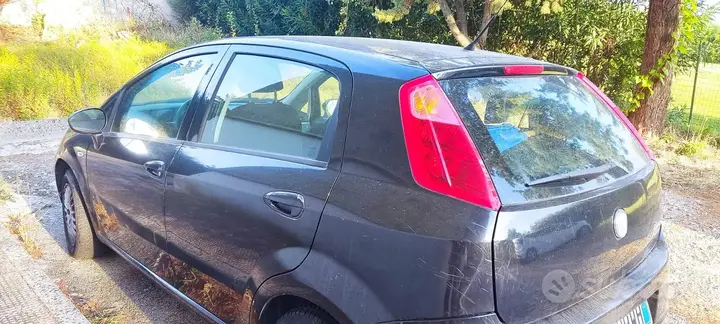 Fiat Grande Punto 2009 photo 2