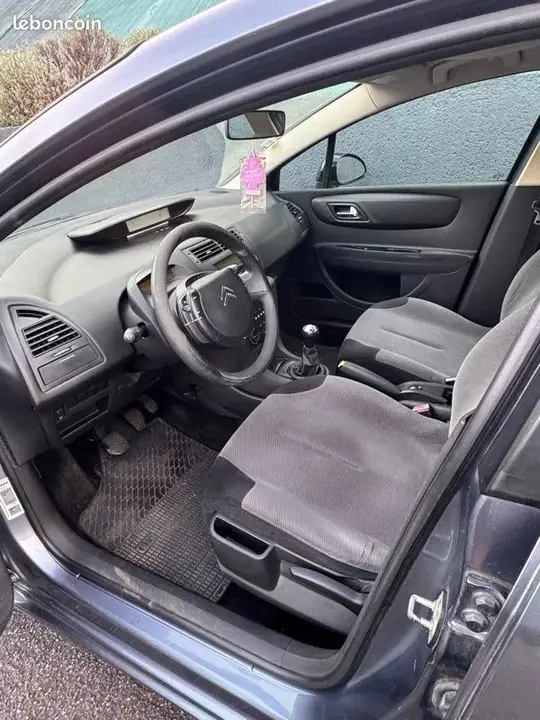 Citroen C4 2007 photo 3