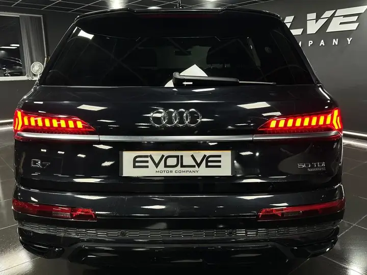 Audi Q7 2021 photo 5