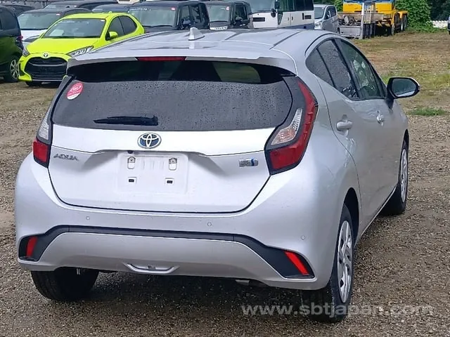 Toyota Aqua 2022 photo 4