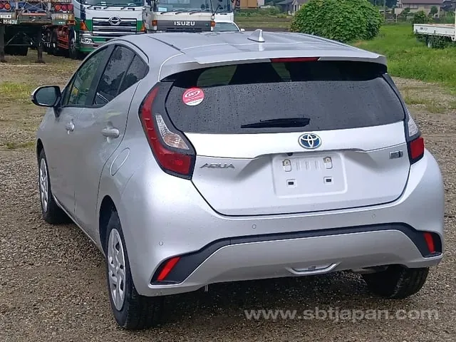 Toyota Aqua 2022 photo 3