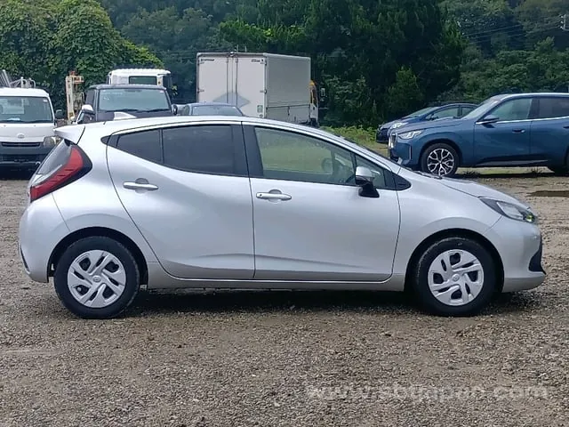 Toyota Aqua 2022 photo 5