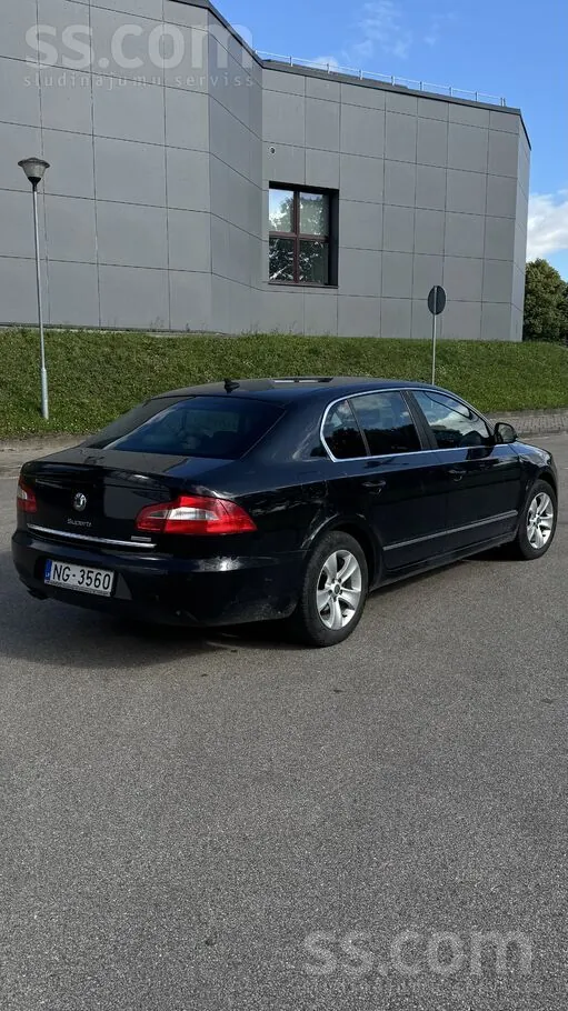 Skoda Superb 2012 photo 3