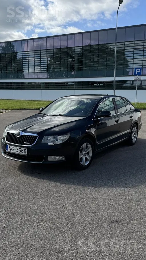 Skoda Superb 2012 photo 2
