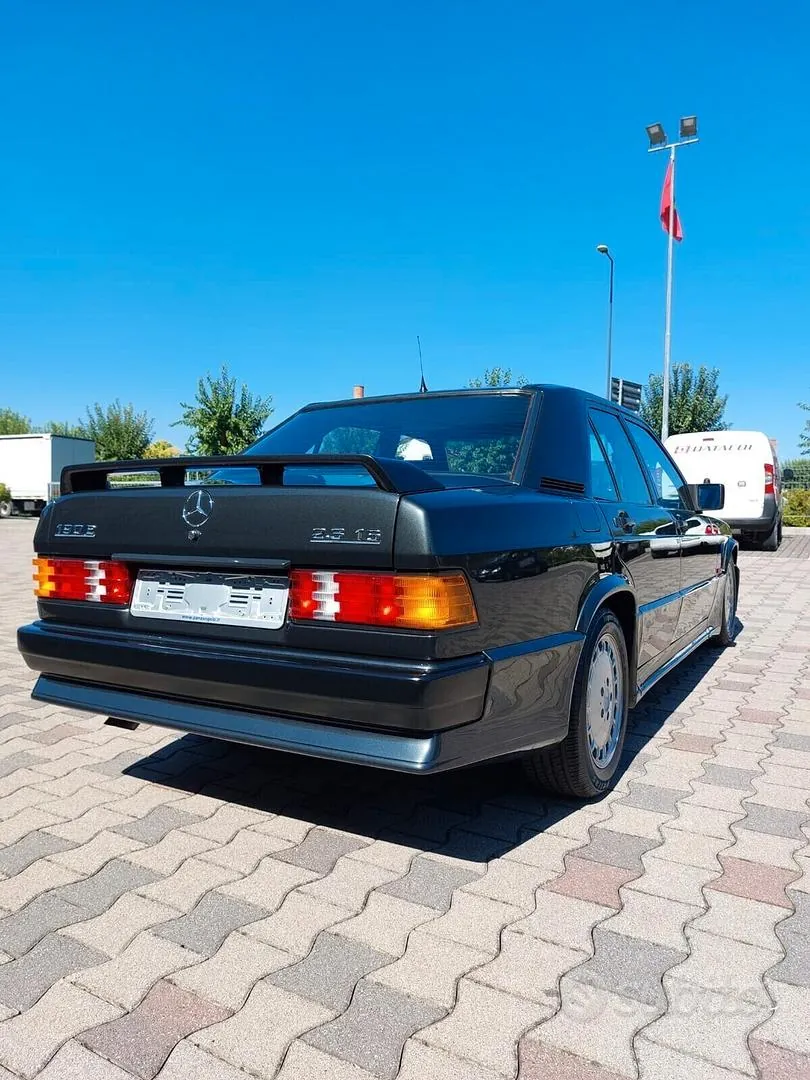 Mercedes-Benz 190E 1986 photo 2
