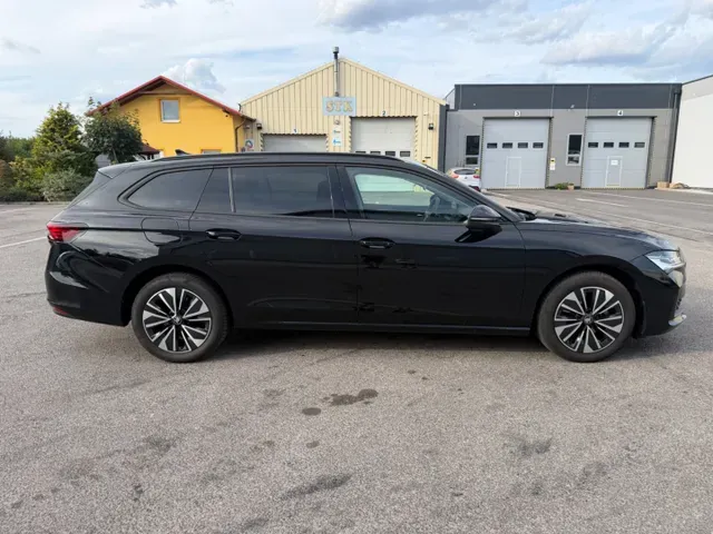 Skoda Superb Combi 2025 photo 3