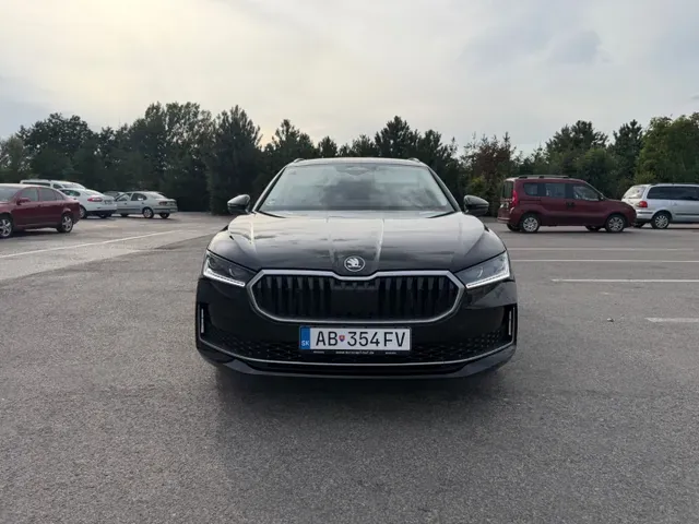 Skoda Superb Combi 2025 photo 2