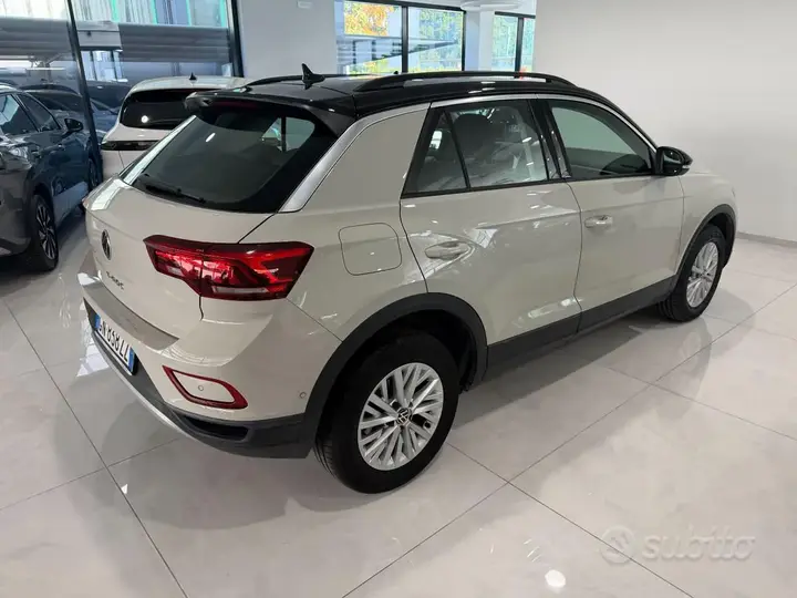 Volkswagen T-Roc 2023 photo 3