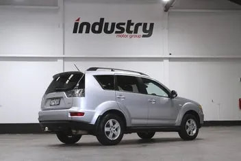 Mitsubishi Outlander 2012 photo 4