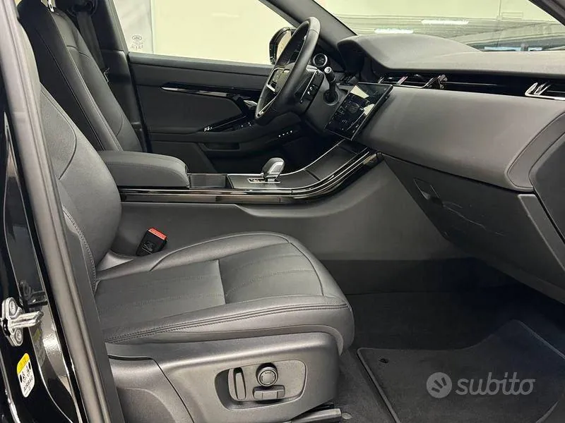 Land Rover Evoque 2024 photo 3