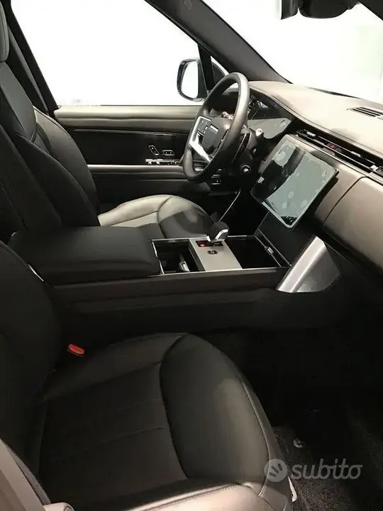 Land Rover Range Rover 2024 photo 3