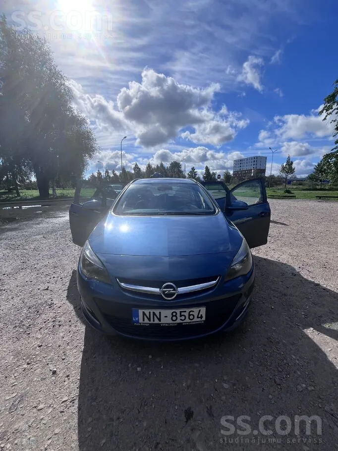 Opel Astra 2013 photo 3