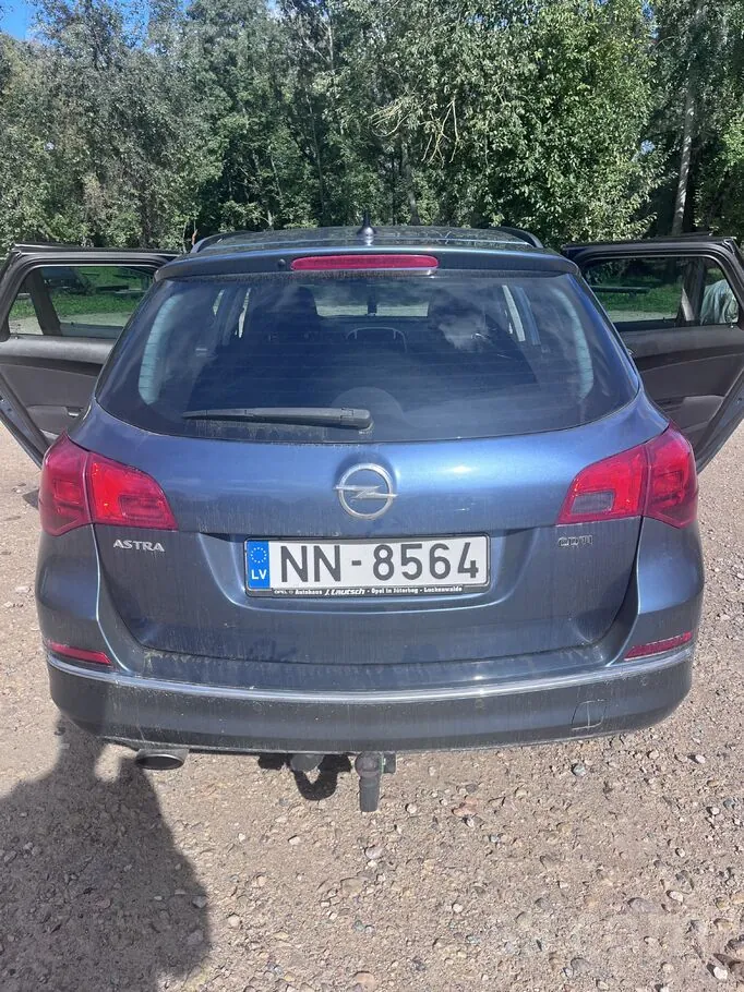 Opel Astra 2013 photo 2