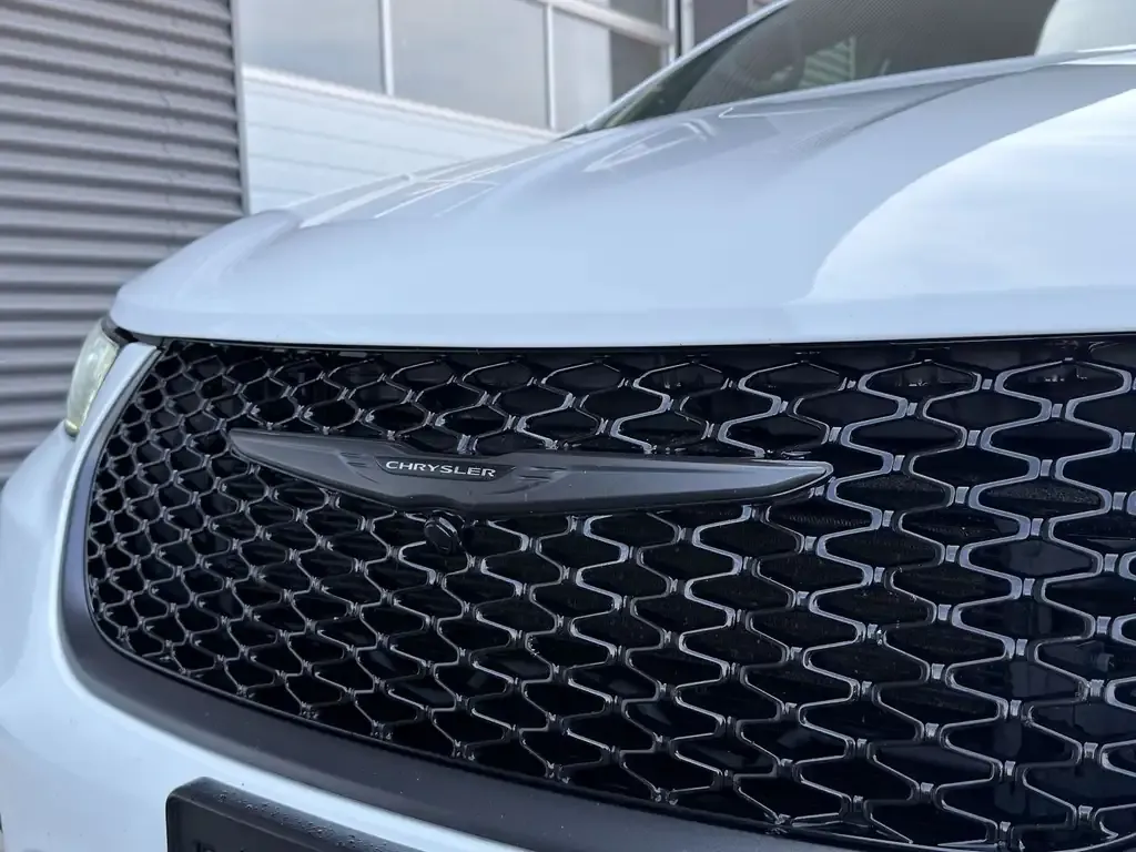 Chrysler Pacifica 2025 photo 3
