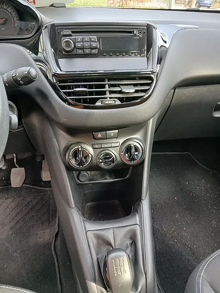 Peugeot 208 2012 photo 5