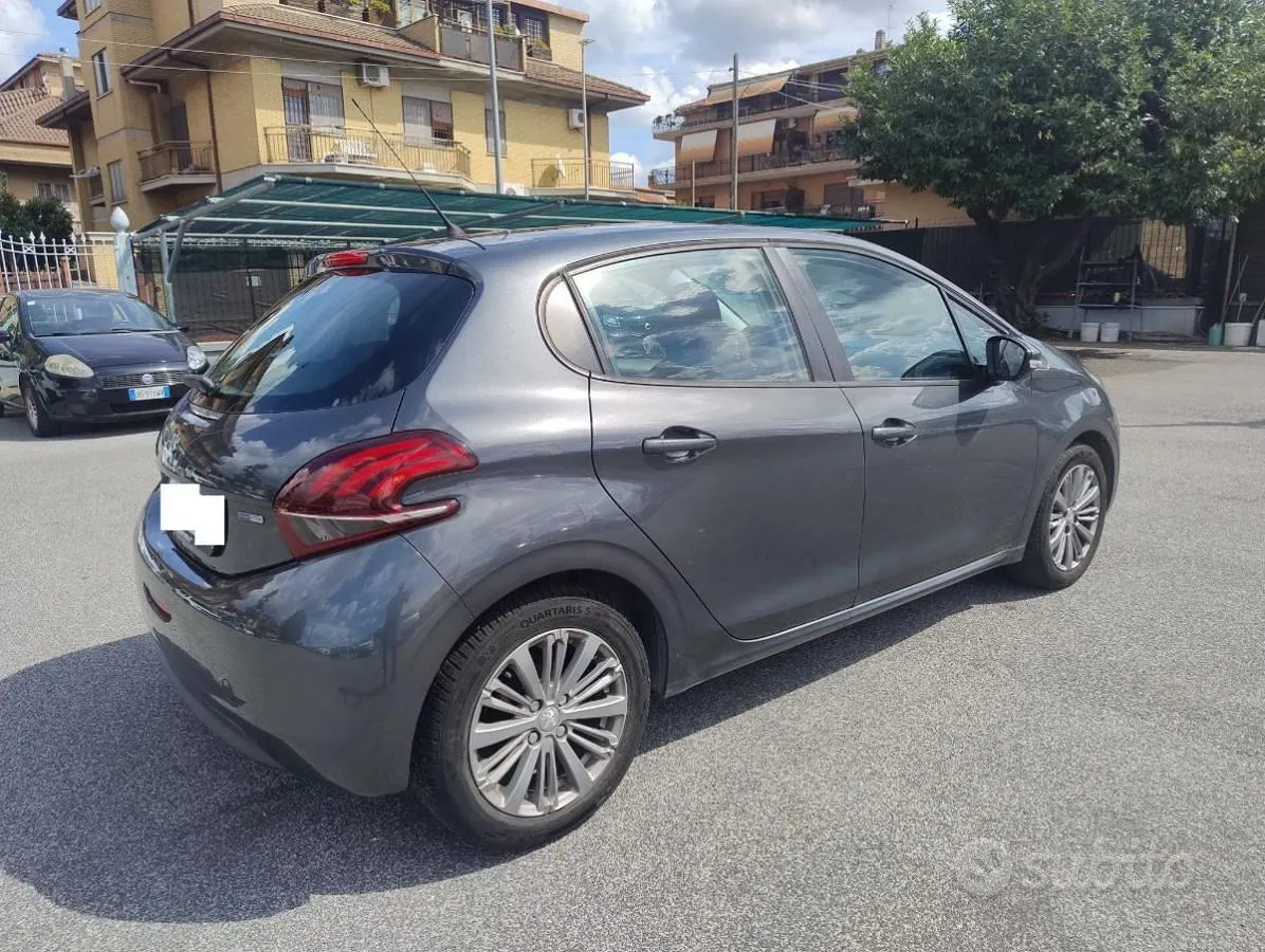 Peugeot 208 2016 photo 2