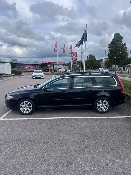 Volvo V70 2012 photo 2