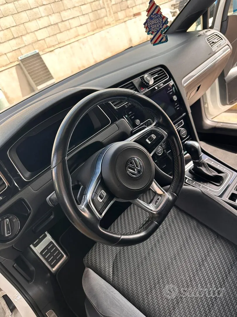 Volkswagen Golf 2018 photo 2