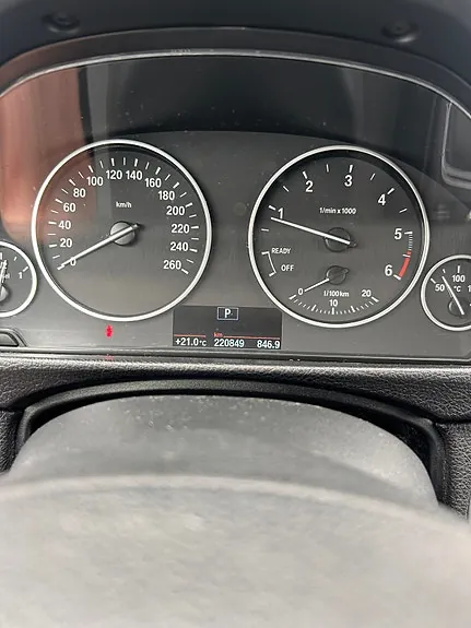 BMW 318D 2013 photo 2
