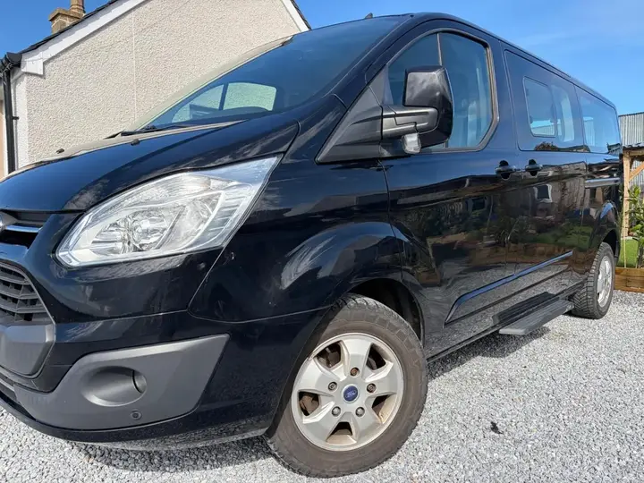 Ford Tourneo Custom 2017 photo 2