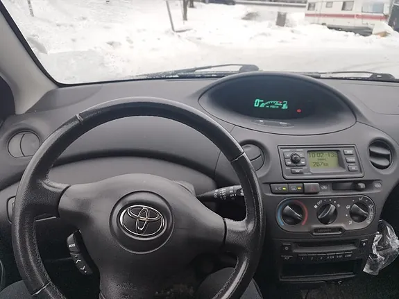 Toyota Yaris 2005 photo 2