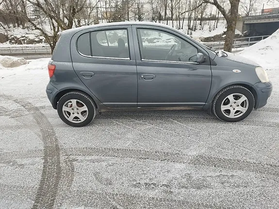 Toyota Yaris 2005 photo 3