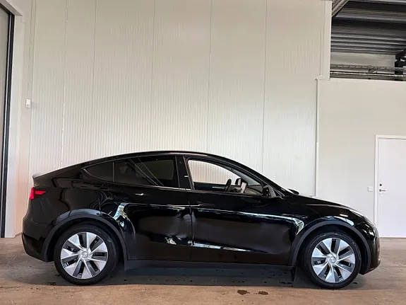 Tesla Model Y 2023 photo 2