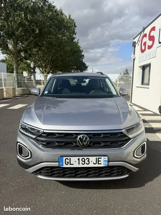 Volkswagen T-Roc 2022 photo 2