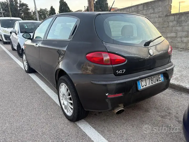 Alfa Romeo 147 2004 photo 2