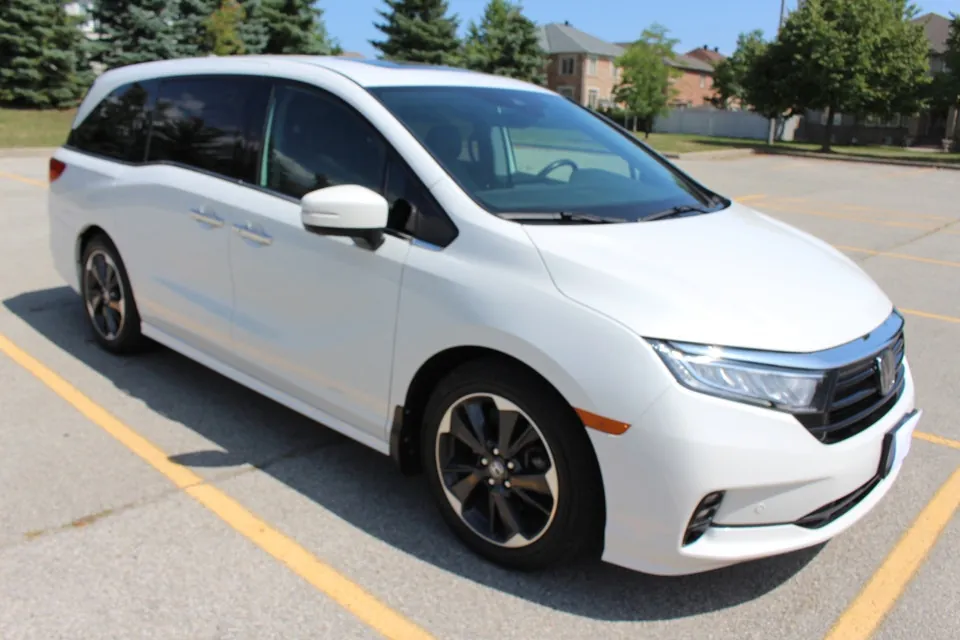 Honda Odyssey 2023 photo 2