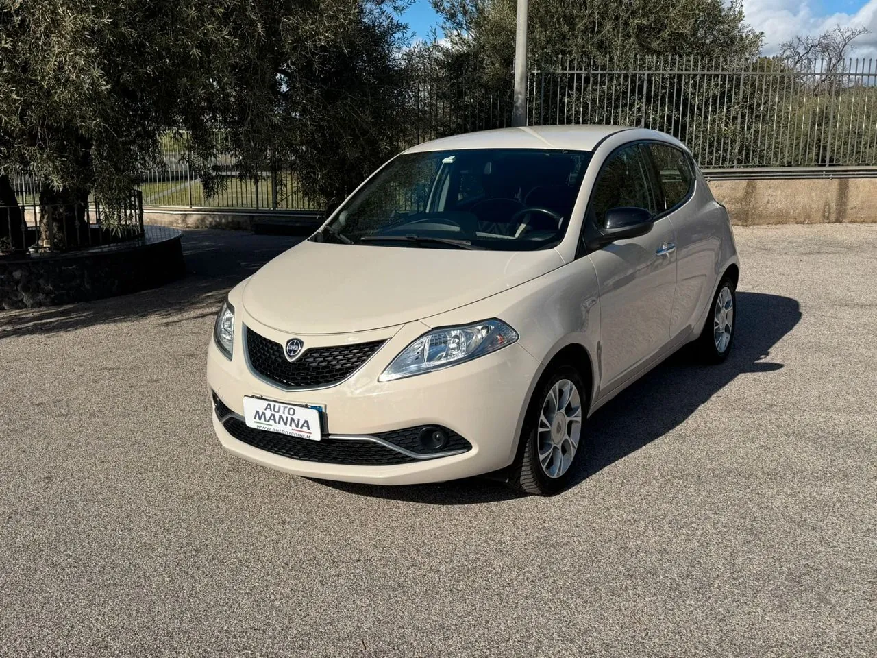 Lancia Ypsilon