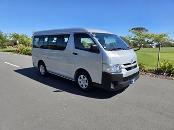 Toyota Hiace 2021 photo 2