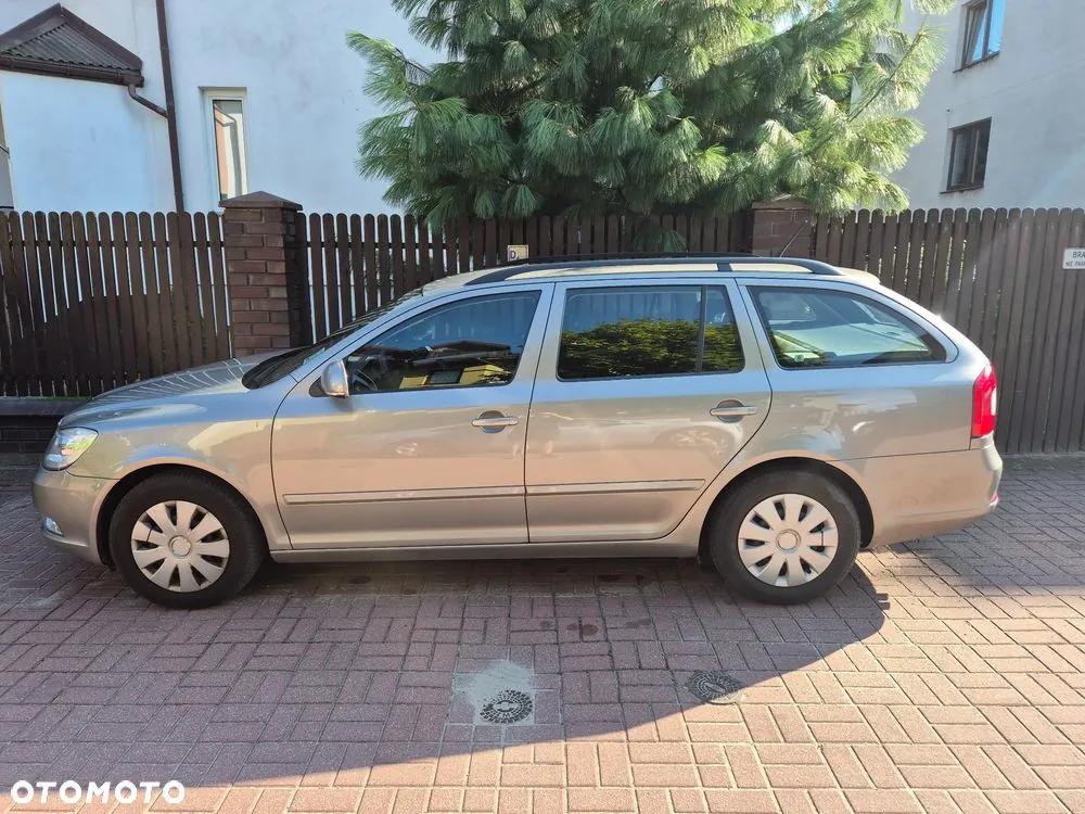 Skoda Octavia 2012 photo 2