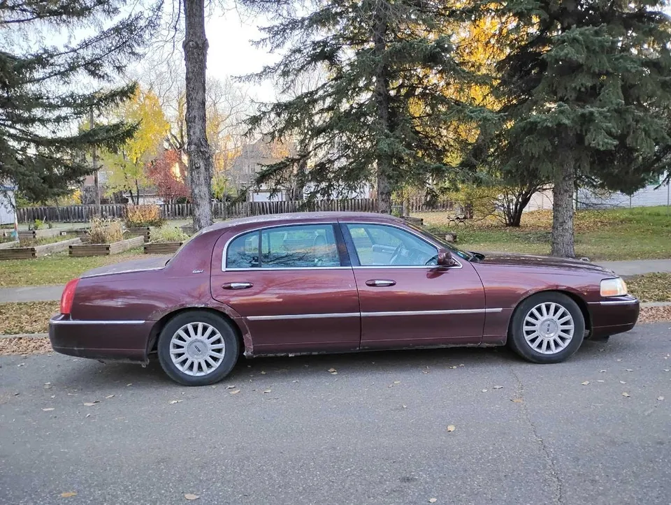 Lincoln Town Car 2003 photo 4