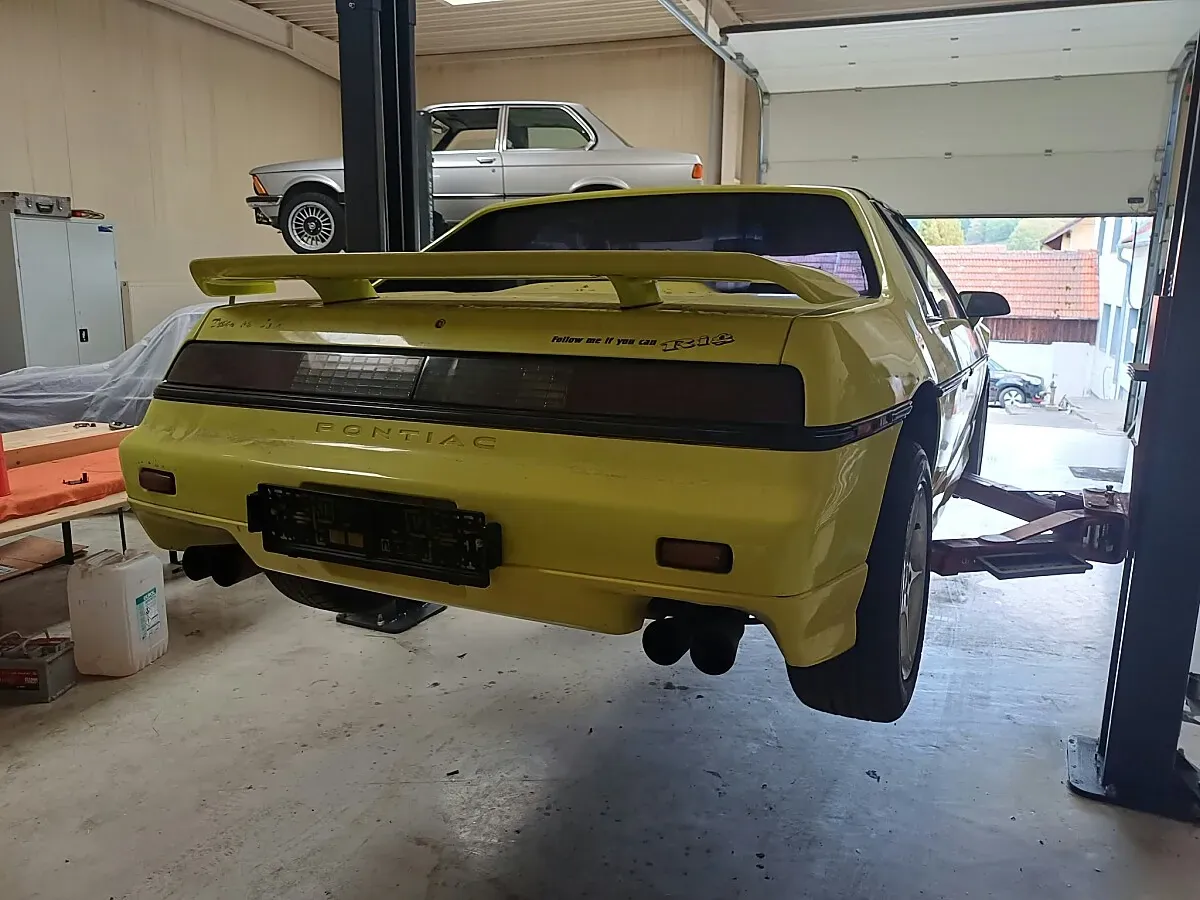 Pontiac Fiero 1987 photo 3