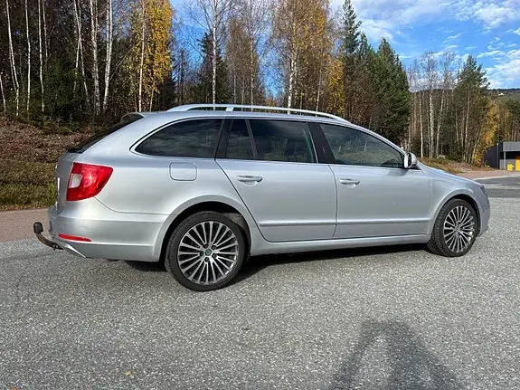 Skoda Superb 2013 photo 4