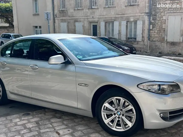 BMW 5 Series 2011 photo 2