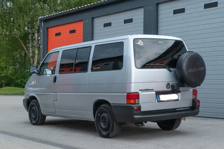 Volkswagen T4 2002 photo 2