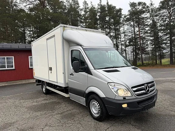 Mercedes-Benz Sprinter 319 2011 photo 2