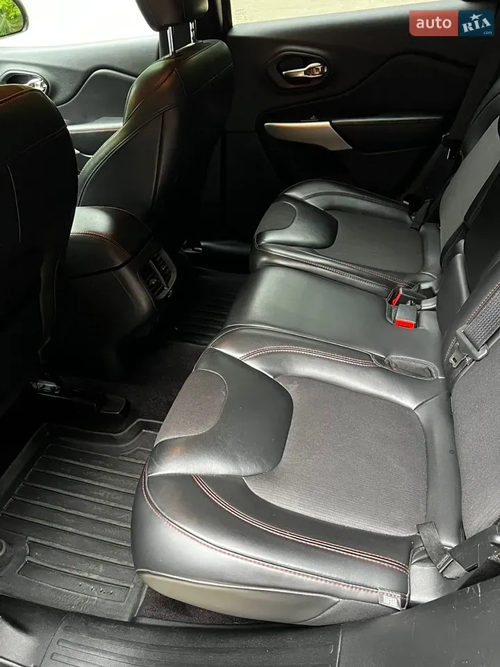 Jeep Cherokee 2016 photo 2