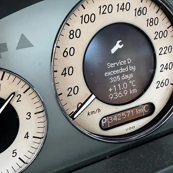 Mercedes-Benz E 220 D 2005 photo 3