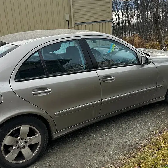Mercedes-Benz E 220 D 2005 photo 2