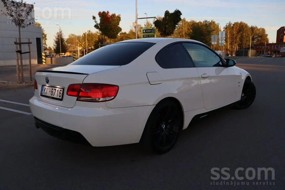 BMW 320 2009 photo 4