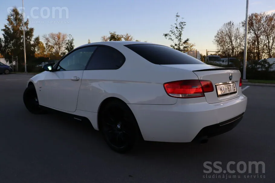 BMW 320 2009 photo 3